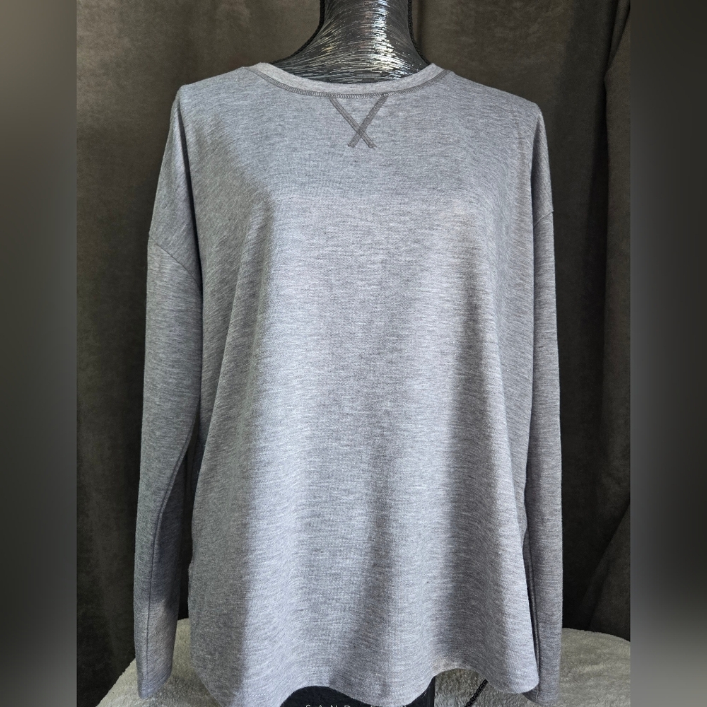 Gray Long Sleeve Top By Maunces